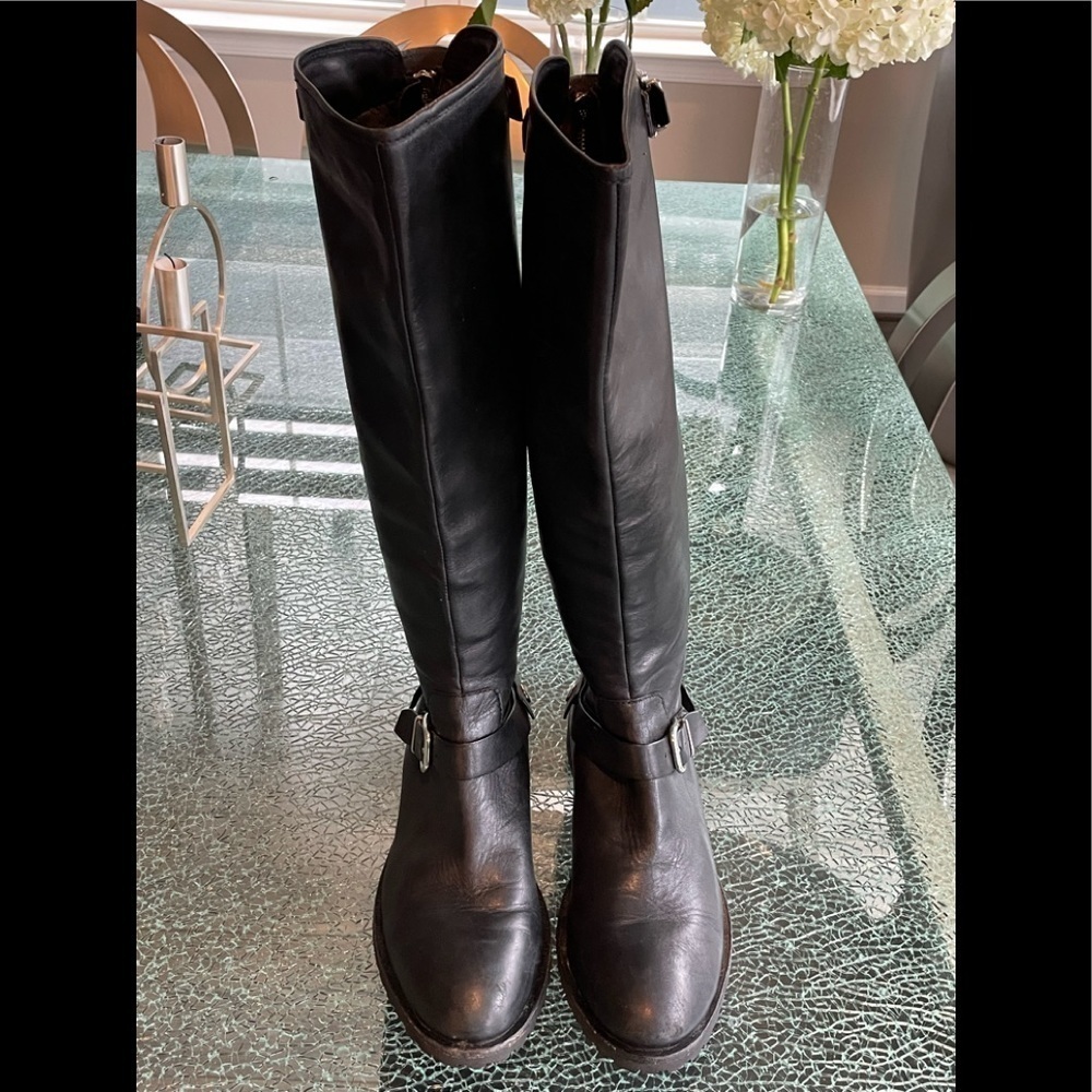 Donald Pliner boots size 8M‎